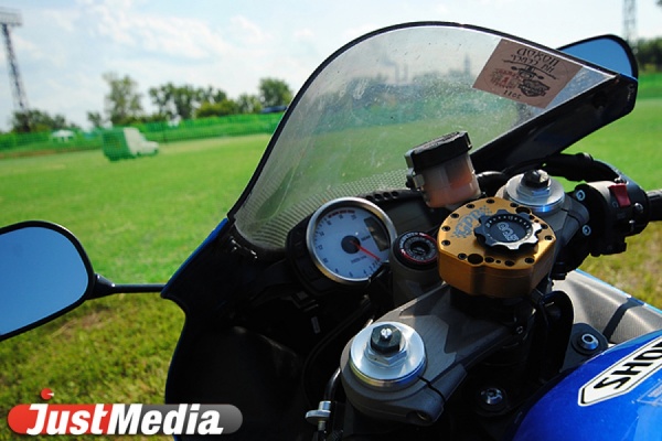 В Первоуральске водитель иномарки протаранил мотоциклиста - Фото 1