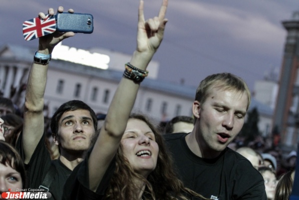 Екатеринбург с размахом празднует юбилей: Киркоров, цветочный поезд и ретро-автомобили - Фото 1