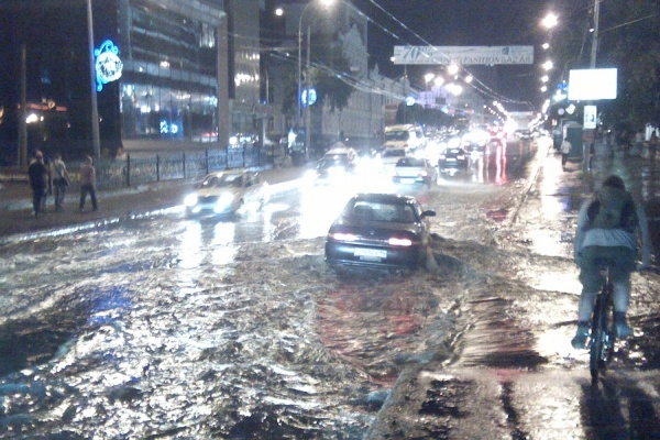 Екатеринбург затопило после Дня города - Фото 1