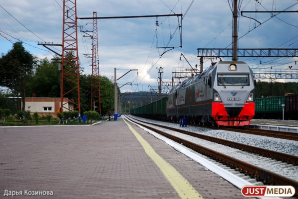 В начале нового учебного года на Свердловской железной дороге проходит акция по предупреждению детского травматизма - Фото 1