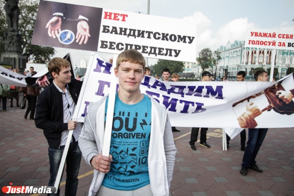 Жить по закону, а не по понятиям. В Екатеринбурге прошел митинг против прихода криминала во власть - Фото 1