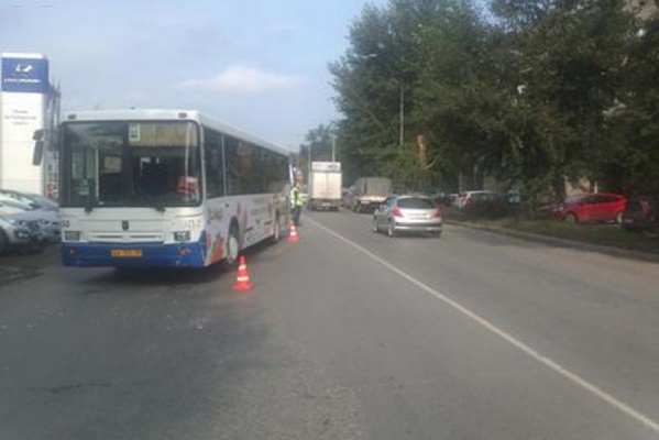 В Екатеринбурге в ДТП пострадала пассажирка автобуса - Фото 1