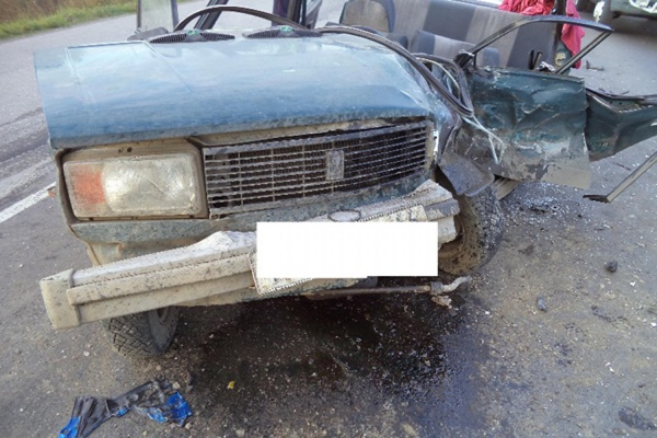 На ЕКАДе в столкновении с иномаркой пострадал водитель ВАЗа. Позднее мужчина скончался в больнице - Фото 1