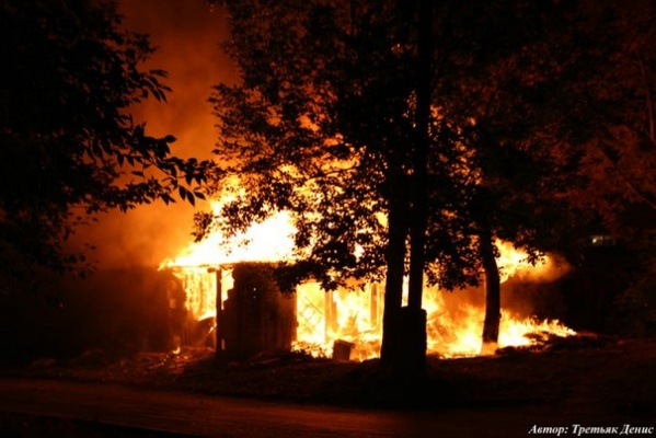 В Екатеринбурге сгорело несколько гаражей - Фото 1