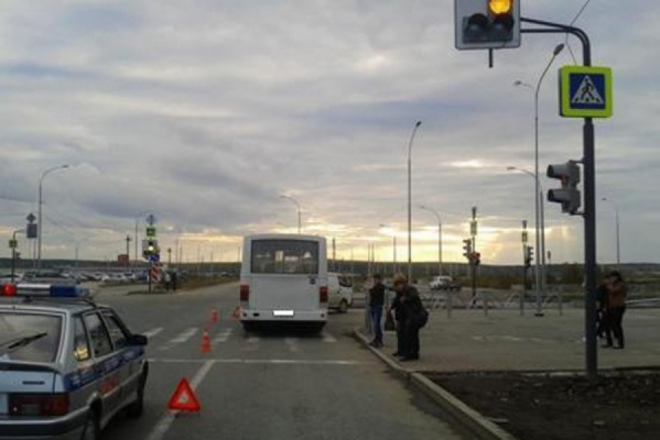 В Нижних Сергах водитель автобуса протаранил легковушку. Пострадали два человека - Фото 1