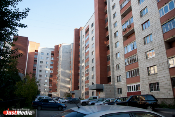 В Екатеринбурге из окна 16-этажного дома выбросилась 14-летняя школьница - Фото 1