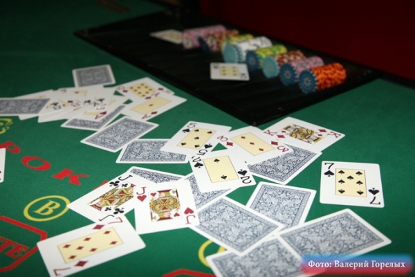 В Екатеринбурге полицейские закрыли нелегальный покерный клуб - Фото 1