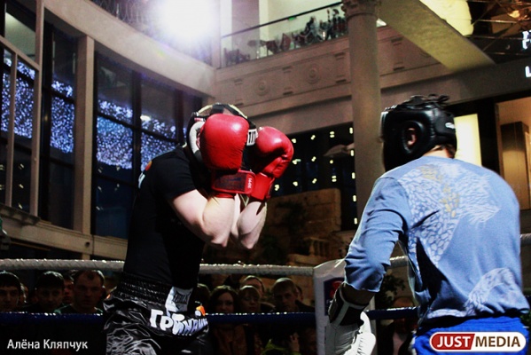 Константин Цзю провел мастер-классы для юных боксеров Серова - Фото 1