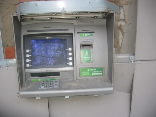 В Серове задержан злоумышленник, который дважды за ночь покушался на банкоматы - Фото 1