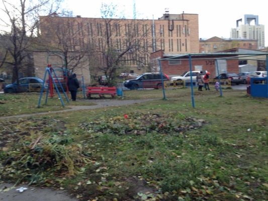 Екатеринбург опять отличился. Раньше журналистам запрещали снимать в ТЦ, сейчас — в обычных дворах - Фото 1