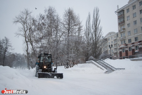 Свердловские муниципалитеты получили 70 млн рублей на снегоуборочную технику  - Фото 1