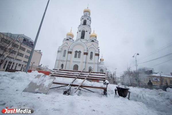 За выходные с улиц Екатеринбурга было вывезено более 7 тысяч тонн снега - Фото 1