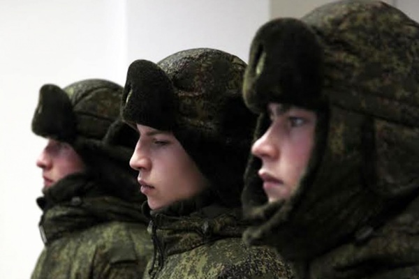 Уральских военных переодели в новую полевую форму - Фото 1