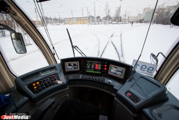 В Екатеринбурге опробовали два новых трамвая — низкопольный и аккумуляторный - Фото 1
