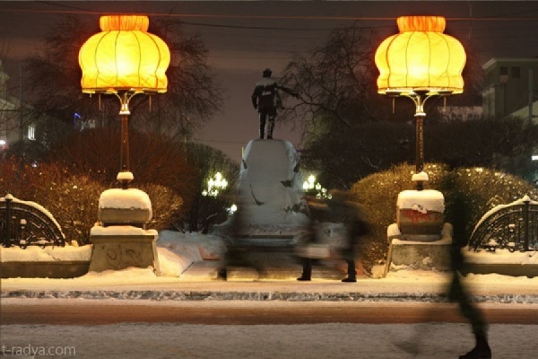 «У людей привычки, а у городов - традиции». В Екатеринбурге снова появились гигантские абажуры - Фото 1