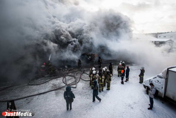 В Березовском сгорел цех по производству матрацев - Фото 1
