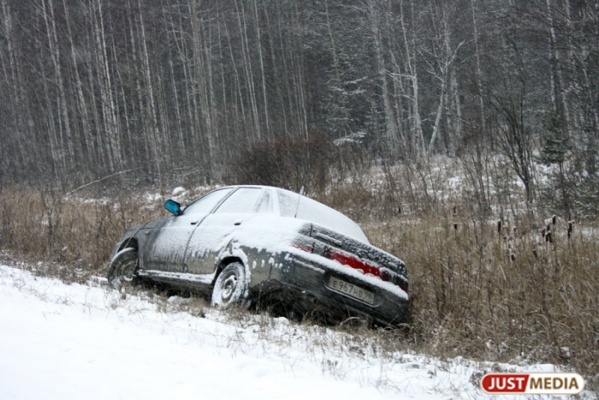 На Среднем Урале из-за снегопада резко выросло количество ДТП - Фото 1