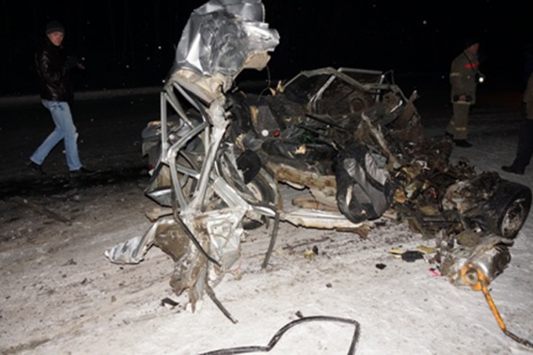 На Полевском тракте в столкновении с фурой погиб водитель легковушки - Фото 1