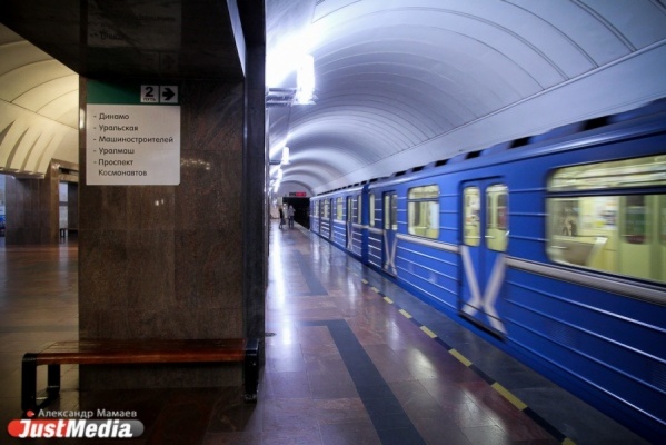 Житель Екатеринбурга прокатился между вагонами метро ради популярности на YouTube - Фото 1