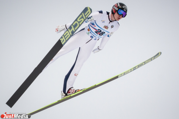 Полторы тысячи швейцарских франков поделят между собой победители этапа Континентального Кубка по прыжкам на лыжах с трамплина - Фото 1