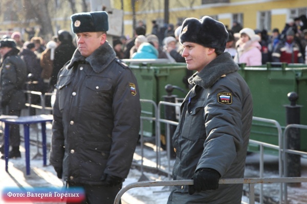 Полиция Екатеринбурга обеспечила правопорядок на митинге за воссоединение Крыма и Севастополя с Россией - Фото 1