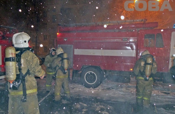 В Екатеринбурге в подземном переходе ночью сгорел киоск - Фото 1