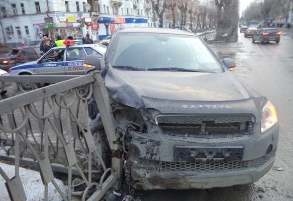 В Екатеринбурге в столкновении иномарок пострадали двое маленьких детей - Фото 1