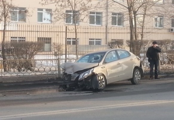В Екатеринбурге из-за ДТП по Репина в сторону центра образовалась пробка - Фото 1