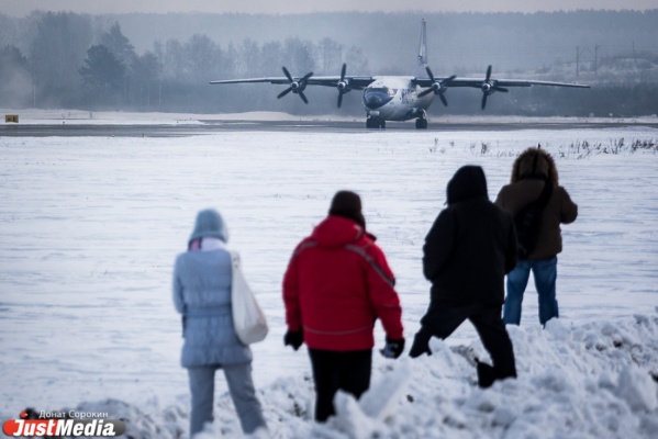 Рейс из Нижневартовска прилетел с опозданием в Кольцово: в Югре штормовое предупреждение - Фото 1