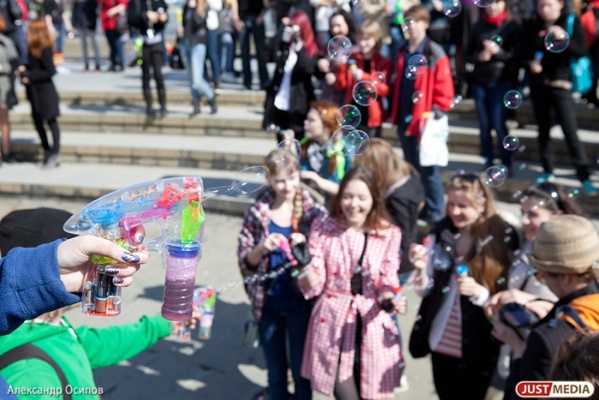 По проспекту с пузырями. Традиционный мыльный флешмоб состоится в Екатеринбурге в конце апреля - Фото 1
