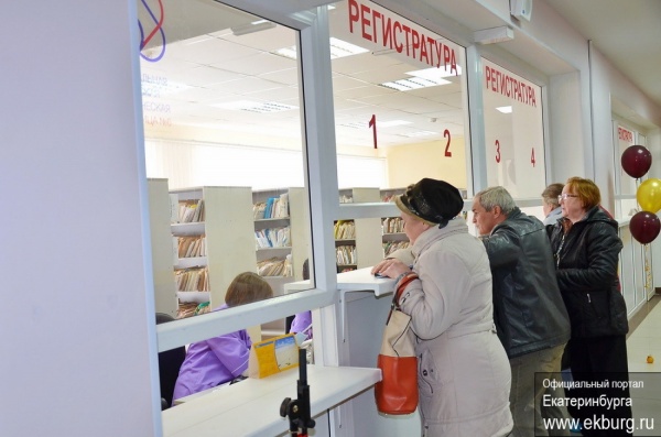 Крупнейшая поликлиника Ленинского района торжественно открылась после ремонта - Фото 1