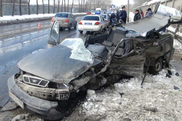 В Екатеринбурге автоледи спровоцировала ДТП, в котором погиб водитель другой легковушки - Фото 1