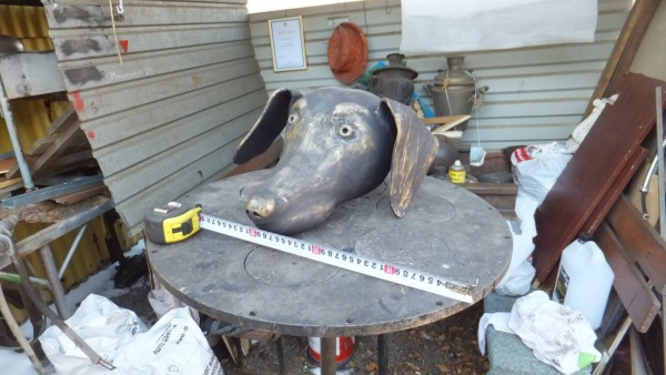 В Екатеринбурге появится скульптура пса, убирающего какашку - Фото 1