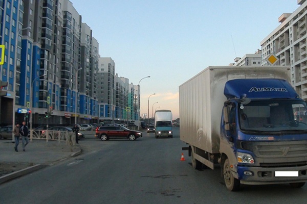 В Екатеринбурге водитель грузовика сбил одиннадцатилетнюю девочку - Фото 1