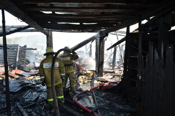 Пожар в селе Нижнеиргинское полностью потушен - Фото 1