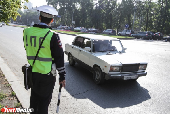 За два дня инспекторы ГИБДД выявили 535 водителей, затонировавших свои авто с нарушениями - Фото 1