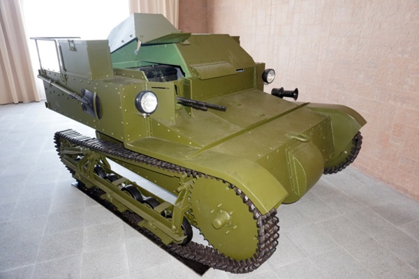 Музей военной техники УГМК пополнился новым экспонатом — танкеткой Т-27 образца 1931 года - Фото 1