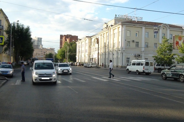В Екатеринбурге водитель иномарки сбил на «зебре» пешехода - Фото 1