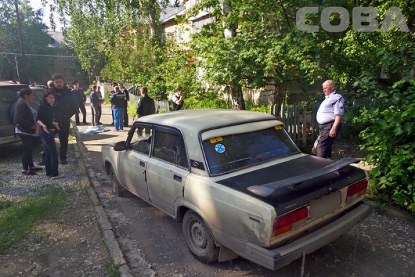 В Екатеринбурге пьяный водитель ВАЗа убил семилетнюю девочку, протащив ее на капоте около пятидесяти метров - Фото 1