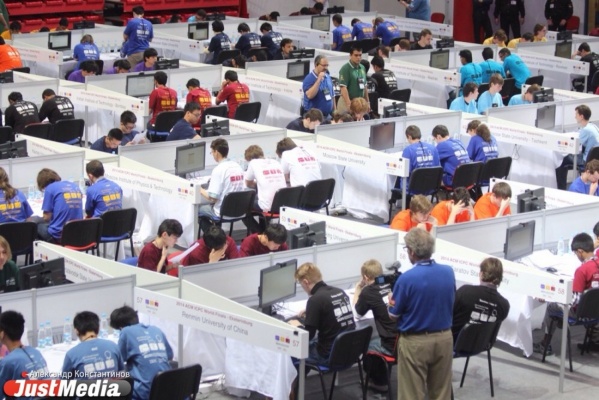 Началось! Участники Чемпионата мира по программированию приступили  к решению задач - Фото 1
