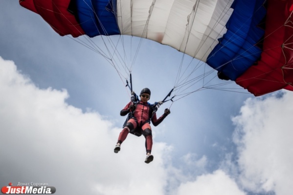 В Логиново стартуют всероссийские соревнования по прыжкам с парашютом на точность приземления - Фото 1