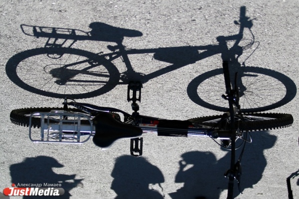 Под Среднеуральском автобус насмерть сбил велосипедиста - Фото 1