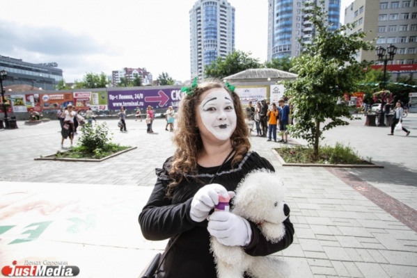 В центре Екатеринбурга впервые выступит уличный цирк - Фото 1