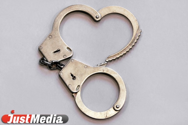 В Красноуфимске злостный неплательщик алиментов спрятался от полиции в шкафу - Фото 1