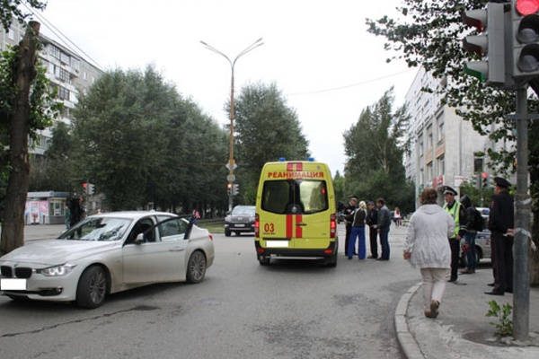 «Не заметил»! В Екатеринбурге водитель иномарки сбил пожилого мужчину - Фото 1
