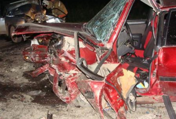 Бесправный водитель иномарки спровоцировал страшное  ДТП в Ирбитском район. Один человек погиб, четыре — пострадали - Фото 1