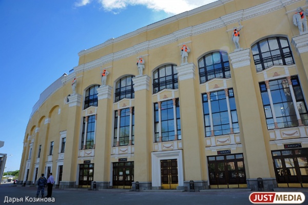 Сроки реконструкции Центрального стадиона сдвинули из-за игры «Урала» с «Тереком» - Фото 1