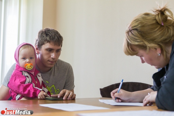 Число беженцев на Урале растет ежечасно! Свердловские города приняли свыше 500 граждан с Украины - Фото 1
