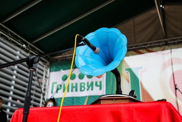 В Екатеринбурге сотни горожан приняли участие в виниловой вечеринке - Фото 1