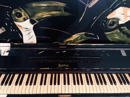 В Екатеринбурге с молотка продадут пять разрисованных художниками пианино - Фото 1